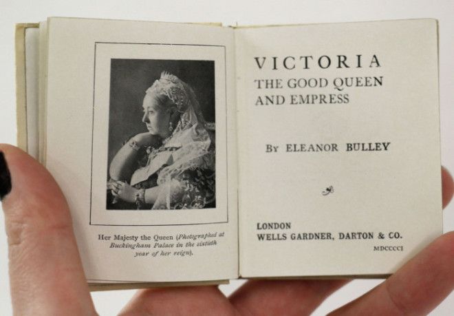 Книга о Королеве Виктории опубликованная в год ее смерти Лондон 1901 год