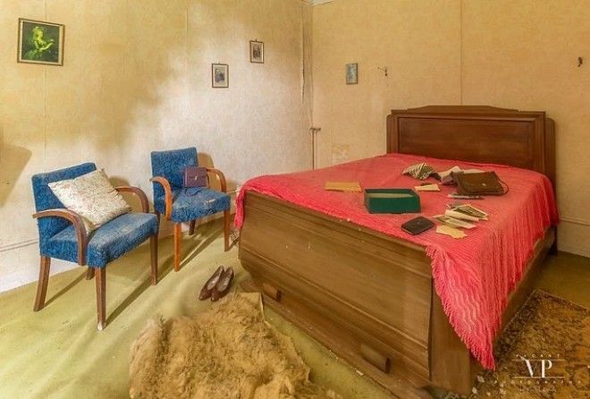 Фотограф нашел этот заброшенный дом во французской деревне и был шокирован