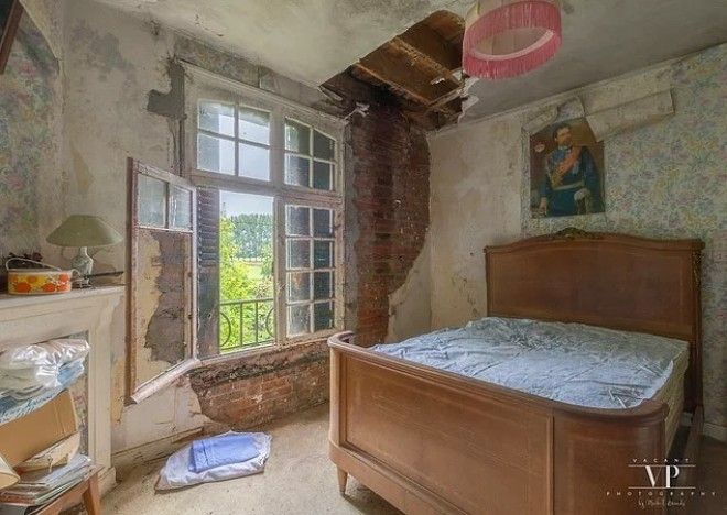 Фотограф нашел этот заброшенный дом во французской деревне и был шокирован