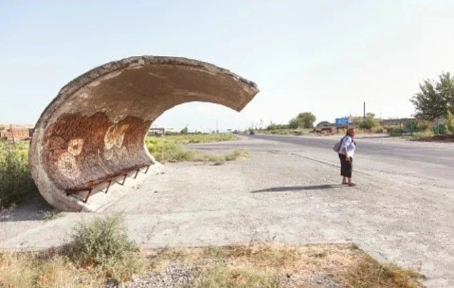 16 фото самых экстраординарных автобусных остановок бывшего СССР