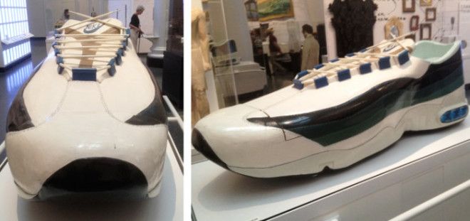 Кроссовки Nike работа гробовщика Паа Джо на выставке в НьюЙорке Фото artsologycom