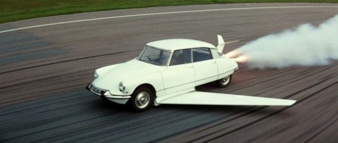 Летающий автомобиль Citroёn DS появившийся в фильме Фантомас разбушевался Фото yaplakalcom