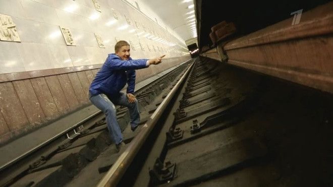 Что делатьесли упал на рельсы в метроЭта инструкция может спасти вам жизнь