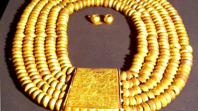 Ожерелье из лазурита собственноручно сделанное фараоном Псусеннесом I Фото assetsnatgeotvcom
