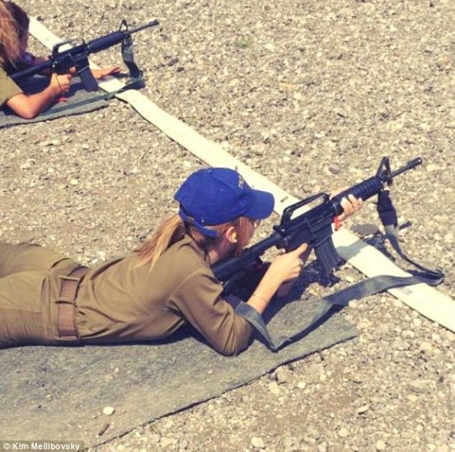 Военнослужащая израильской армии завоевывает Instagram без оружия