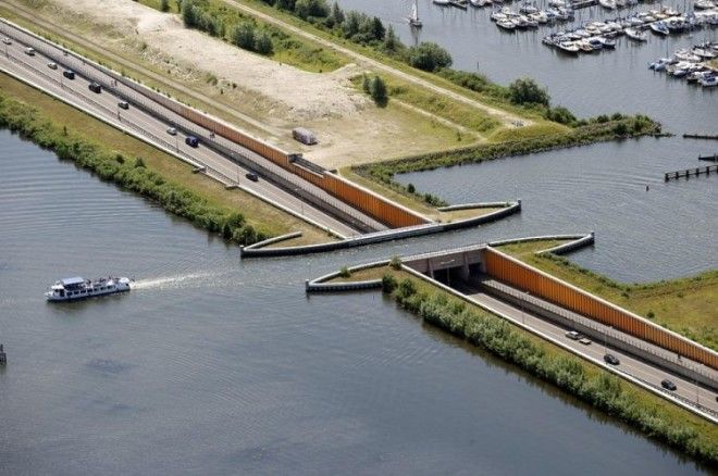 В Голландии построили водный мост который ломает все законы физики