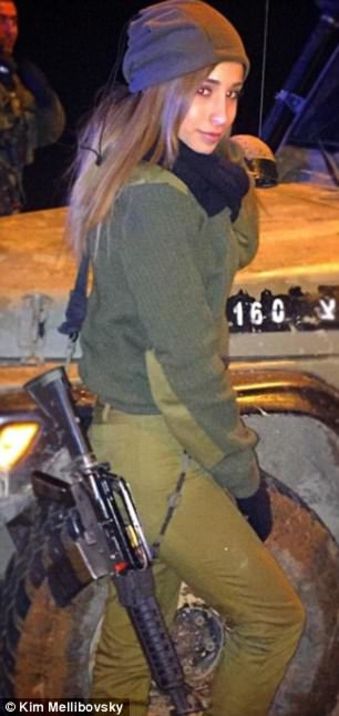Военнослужащая израильской армии завоевывает Instagram без оружия