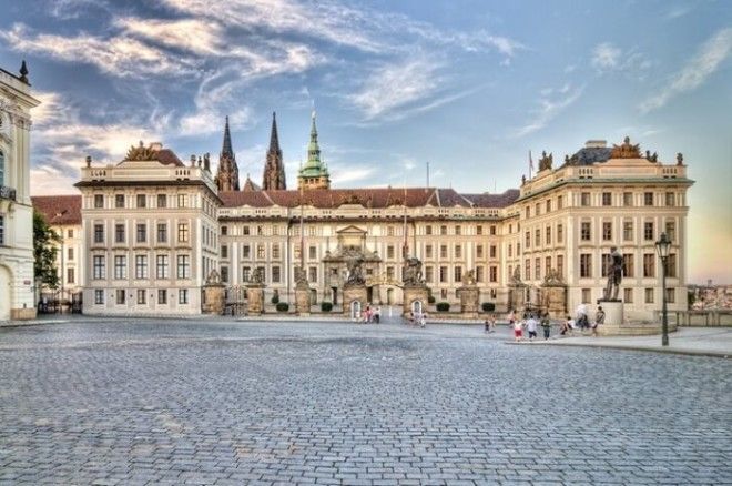 Главная резиденция чешских князей и королей 1216 веков расположена на территории крепости Пражский Град