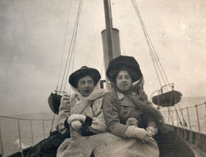 Мерседес Еллинек справа ок 1910 г Фото locomotionsru
