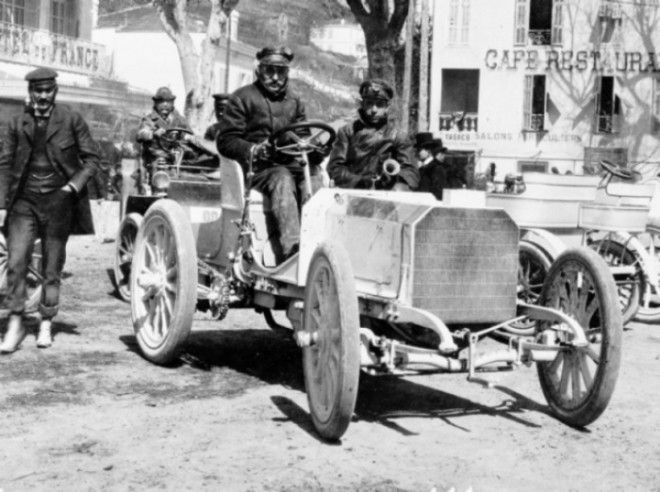 Эмиль Еллинек презентует Мерседес 35 HP на гонках в Ницце 1901 Фото mercedesbenzcomvn