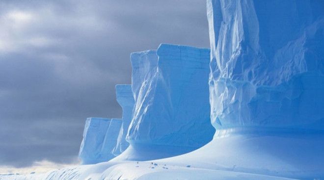 Антарктида Глобальное потепление не миф не верьте бульварной прессе Согласно последним исследованиям скорость таяния ледяного покрова Антарктиды возрастает с каждым годом Ученые NASA лоббируют закон запрещающий коммерческим судам входить в антарктические воды Есть шанс что в ближайшее десятилетие попасть на материк смогут только научные экспедиции