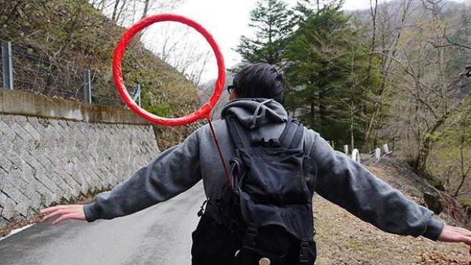 поддельный красный круг красный круг на фото японца