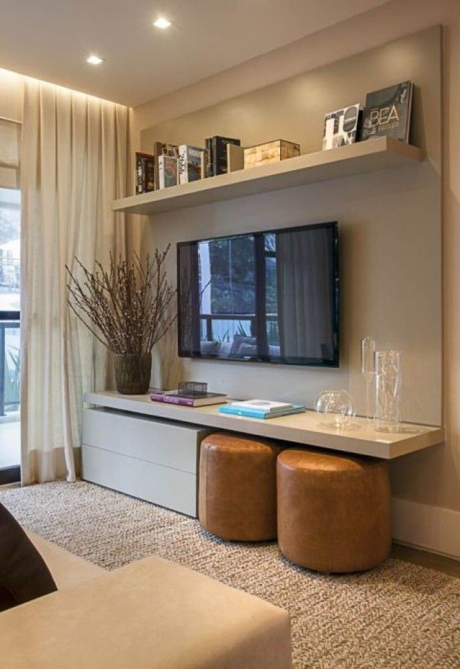 Классический модульный стеллаж в зоне для просмотра телевизора отличное решение для современной гостиной комнаты 