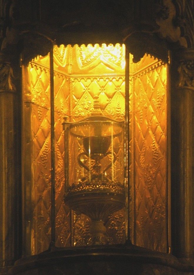 Чаша в кафедральном соборе Валенсии Фото ruwikipediaorg
