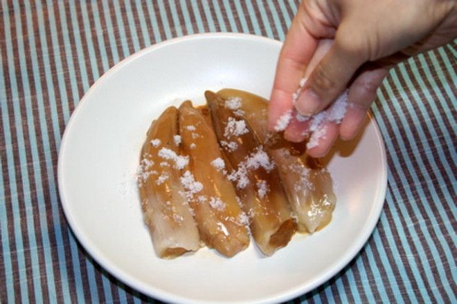 Копальхем чаще всего едят нарезая тонкими ломтиками присыпая солью Фото Twitter