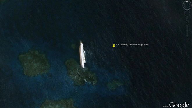 10 Судно SS Jassim заотнуло в 2003 году Кораблекрушение было настолько крупным что его удалось найти на Google Earth Google Карты вокруг света интересное открытия