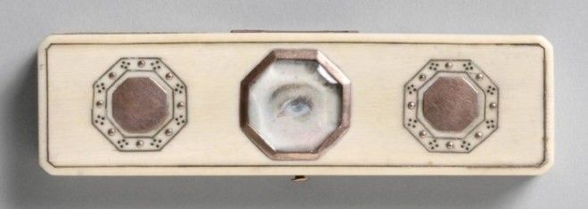 Портрет на коробочке для зубочисток около 1800 года Фото atlasobscuracom