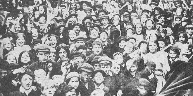 Школьники британского города Гулль вышли на демонстрацию 1911 год Фото libcomorg