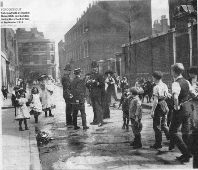Констебли полиции на улицах Шордича восточный Лондон 1911 год Фото libcomorg