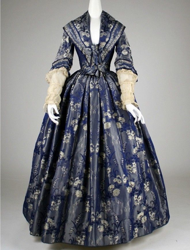 Шелковое платье 1842 год Фото fiveminutehistorycom